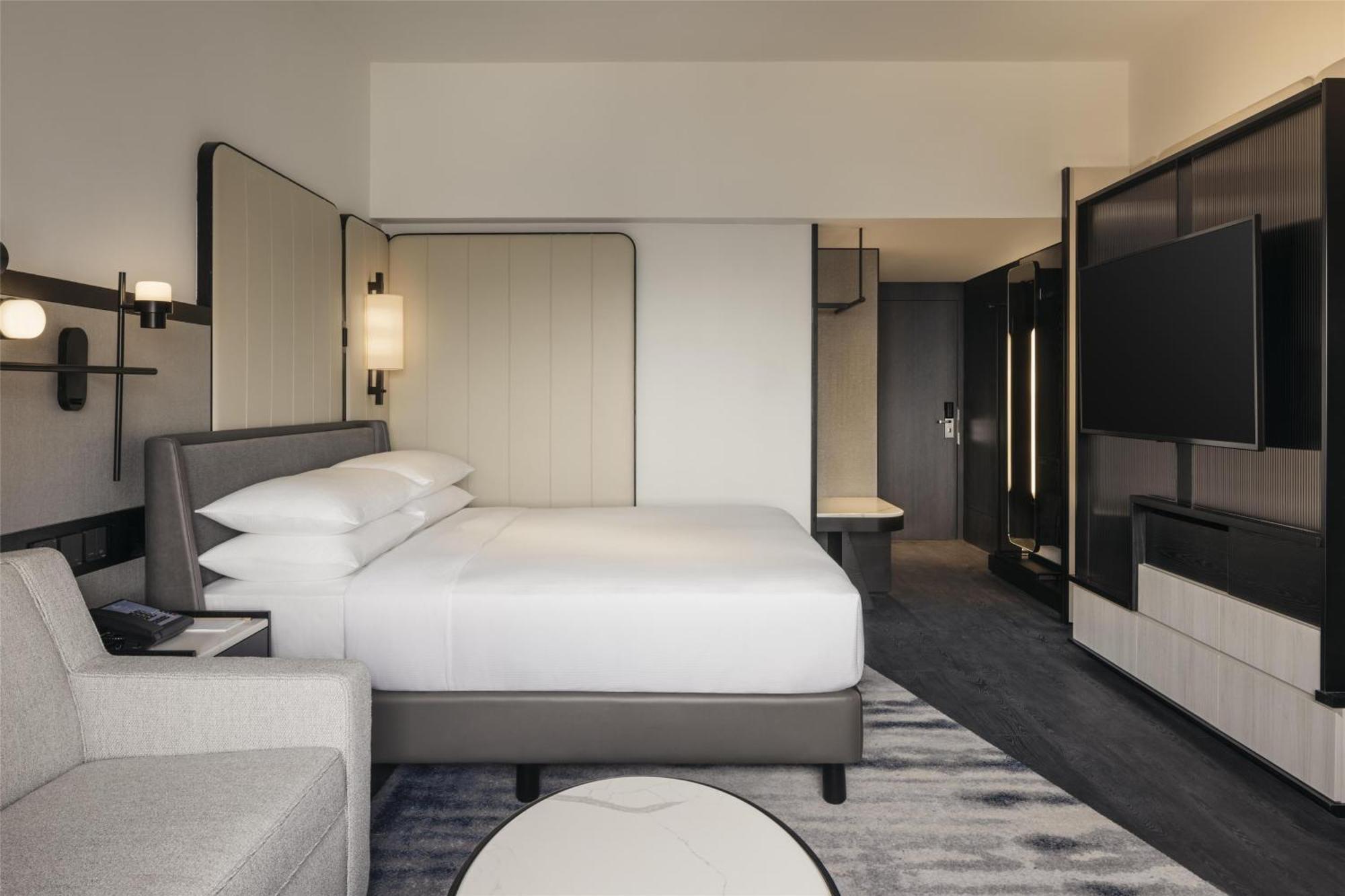 Hilton Orchard Hotel 5*